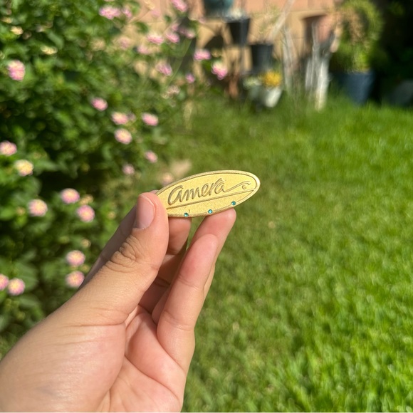 Amera Custom Name Tag Gold Tone Brooch/Pin - Picture 9 of 9